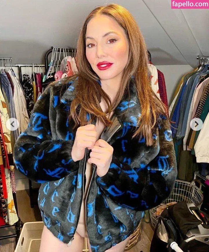 Whitney Cummings Onlyfans Photo Gallery 