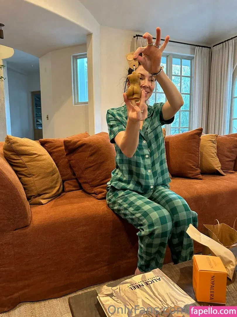 Whitney Cummings Onlyfans Photo Gallery 