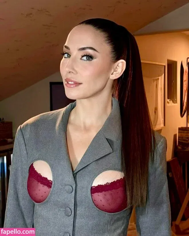 Whitney Cummings Onlyfans Photo Gallery 