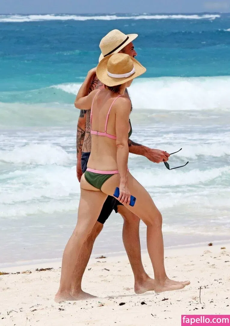 Whitney Cummings Onlyfans Photo Gallery 