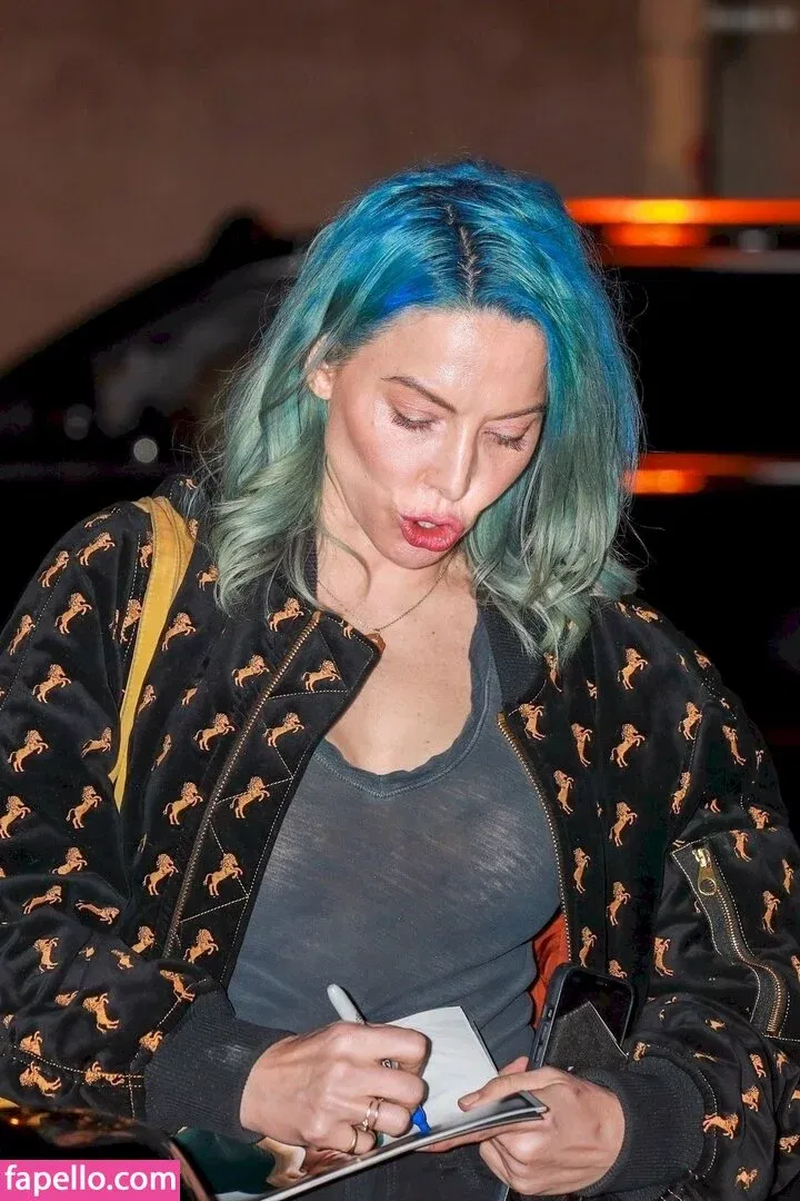 Whitney Cummings Onlyfans Photo Gallery 