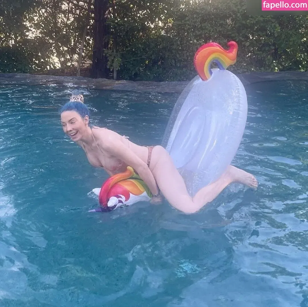 Whitney Cummings Onlyfans Photo Gallery 