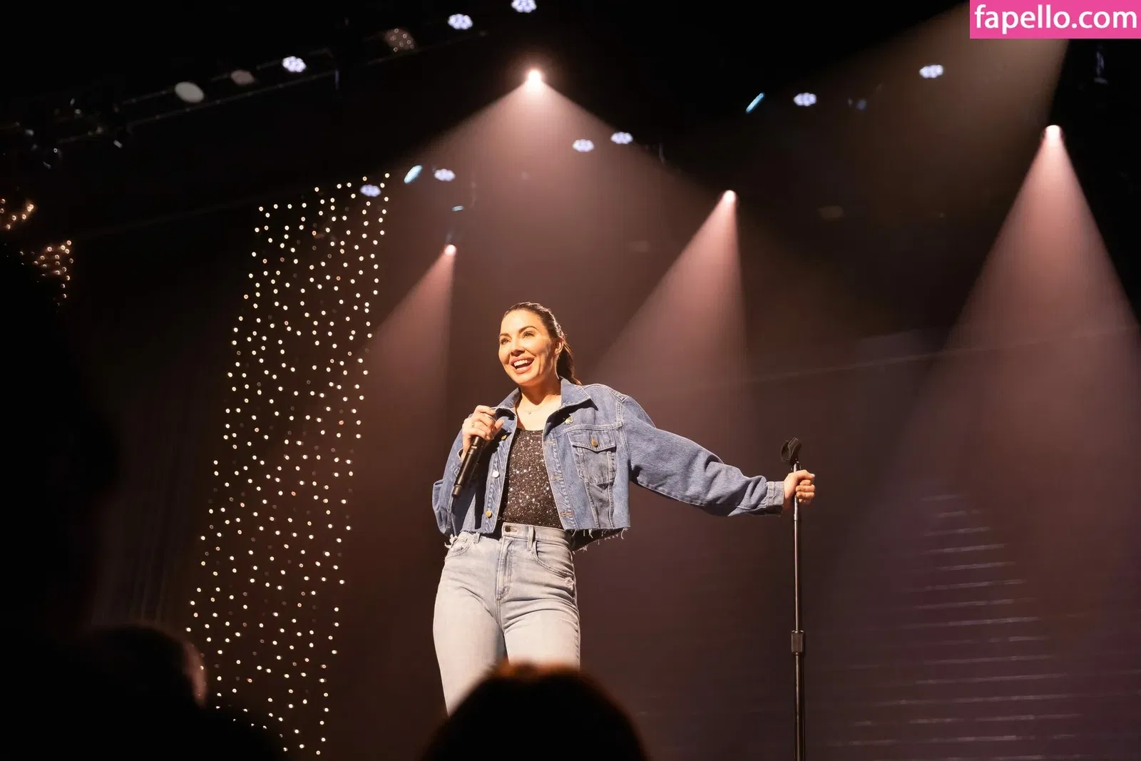 Whitney Cummings Onlyfans Photo Gallery 