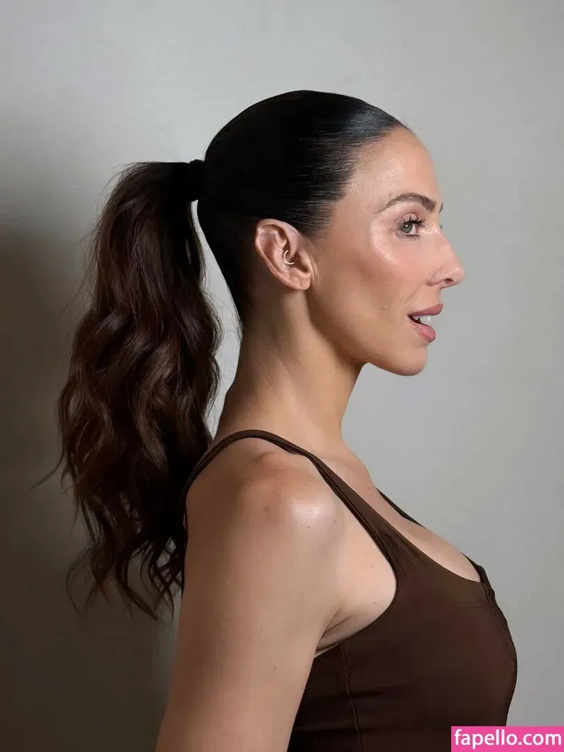 Whitney Cummings Onlyfans Photo Gallery 