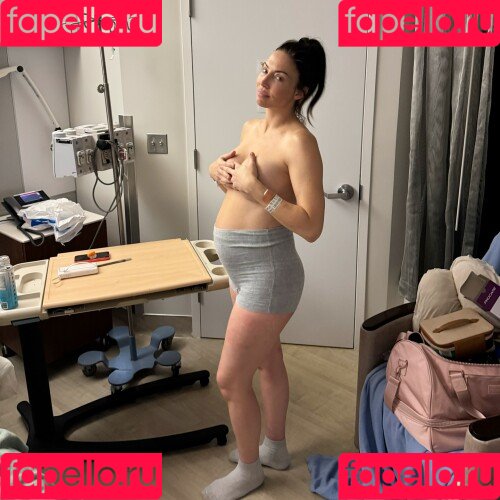 Whitney Cummings Onlyfans Photo Gallery 