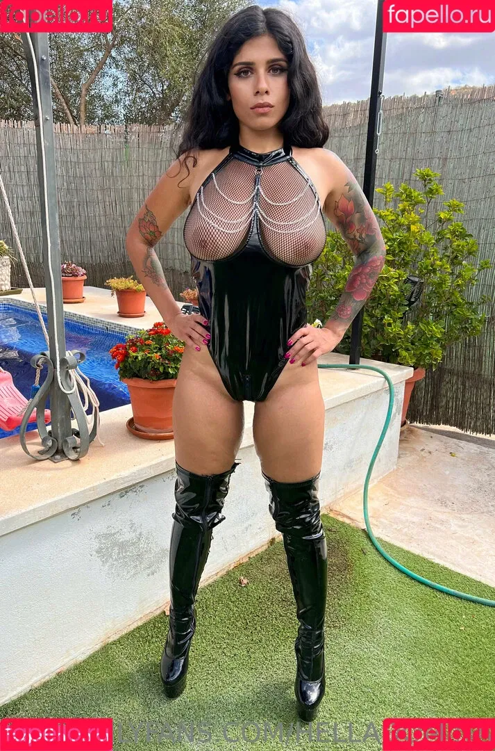 helladomina Onlyfans Photo Gallery 