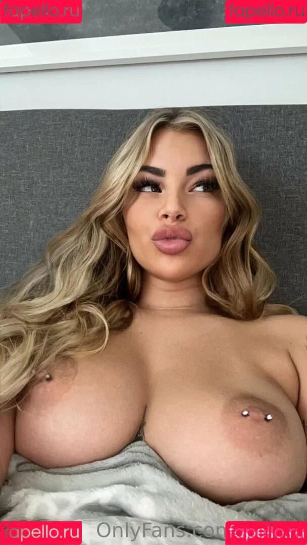 Lana James Onlyfans Photo Gallery 