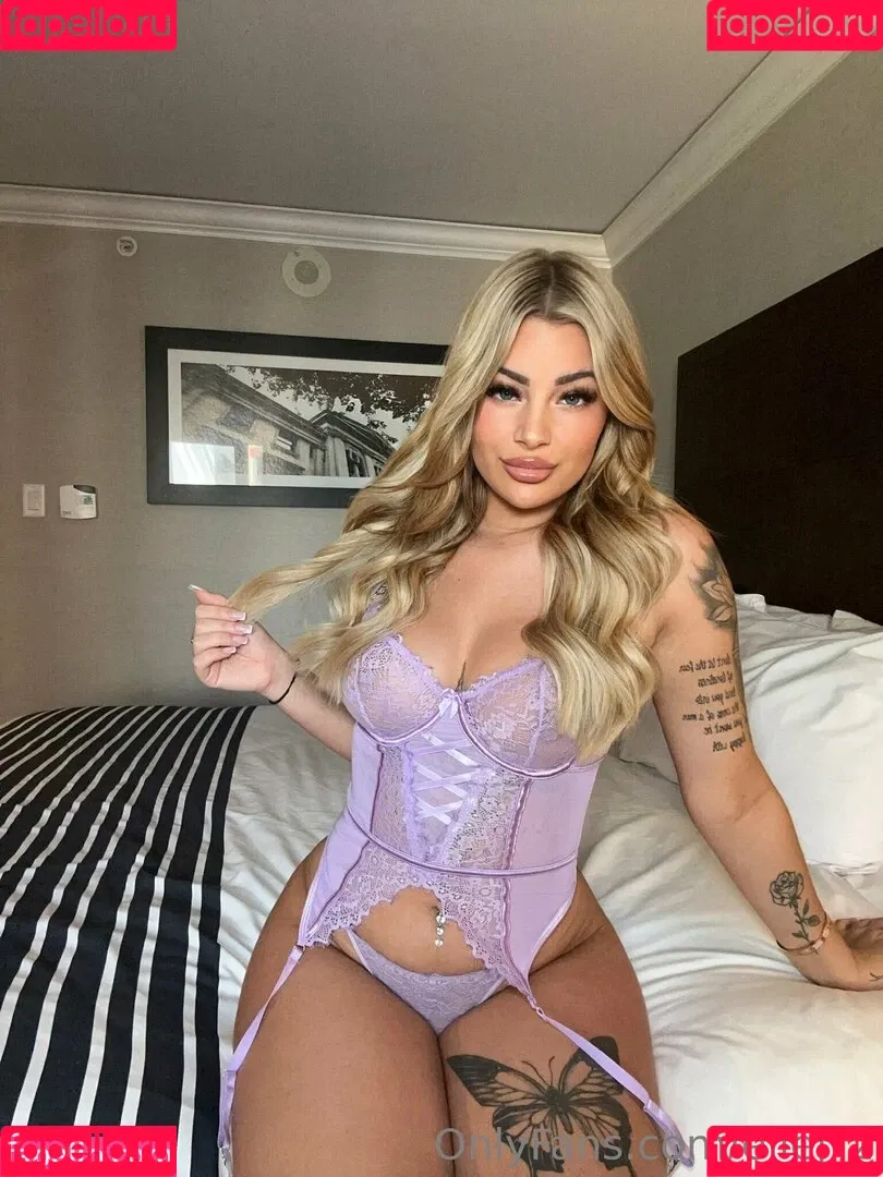 Lana James Onlyfans Photo Gallery 