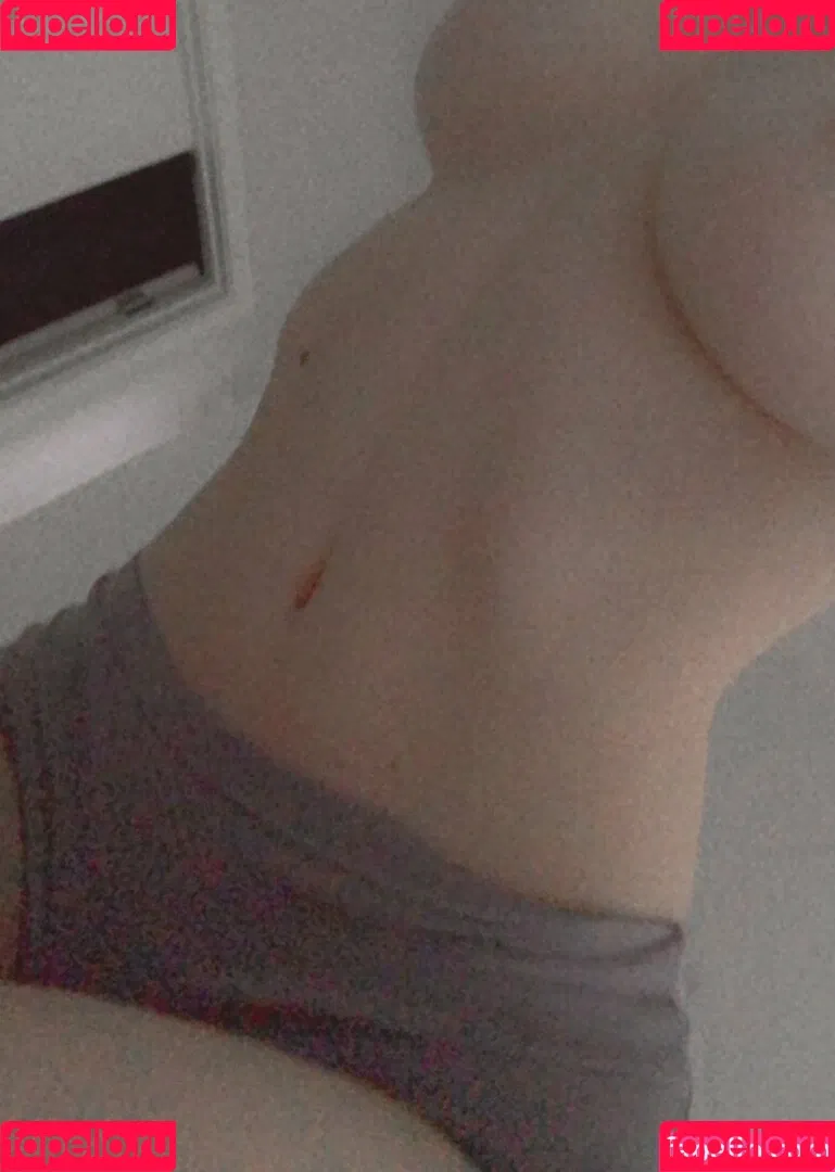 EmiliaNSFW Onlyfans Photo Gallery 