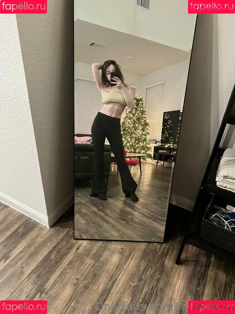 EmiliaNSFW Onlyfans Photo Gallery 