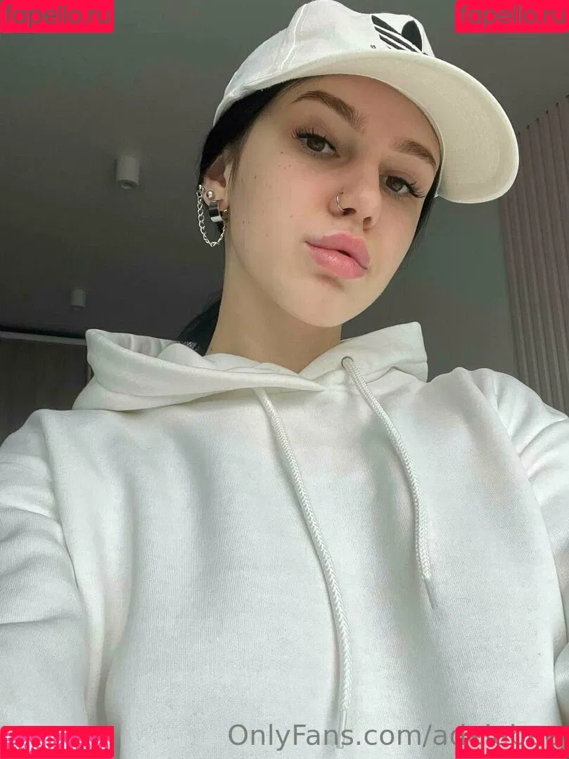 adelebee Onlyfans Photo Gallery 