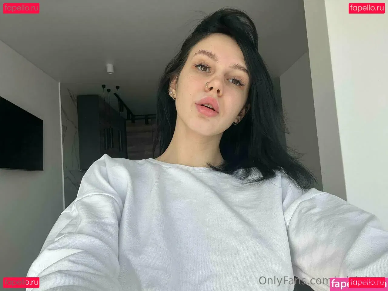 adelebee Onlyfans Photo Gallery 