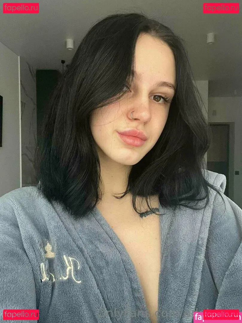 adelebee Onlyfans Photo Gallery 