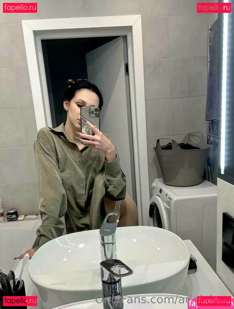 adelebee Onlyfans Photo Gallery 