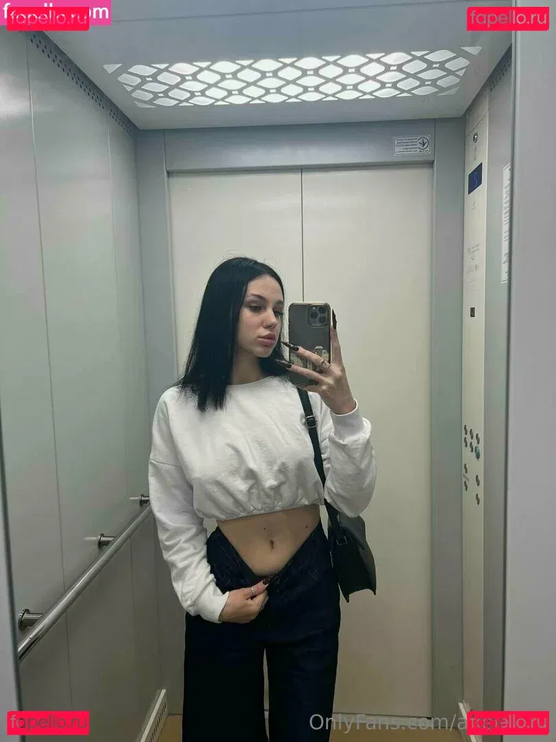 adelebee Onlyfans Photo Gallery 