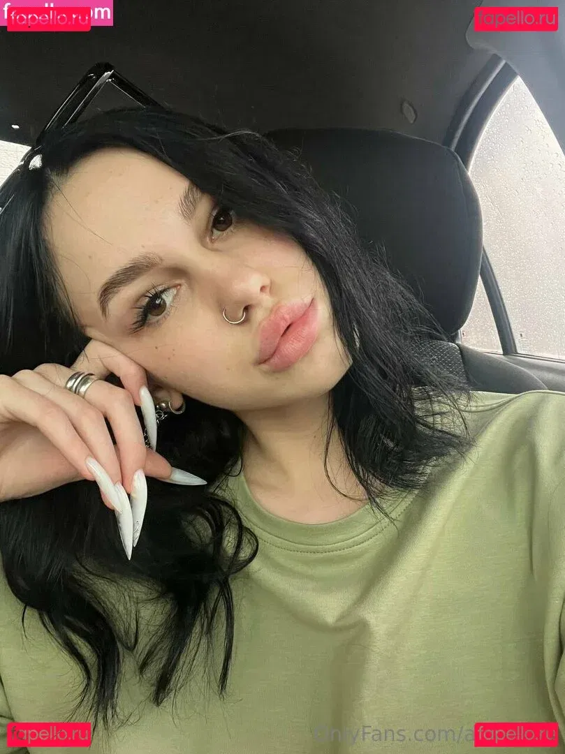 adelebee Onlyfans Photo Gallery 