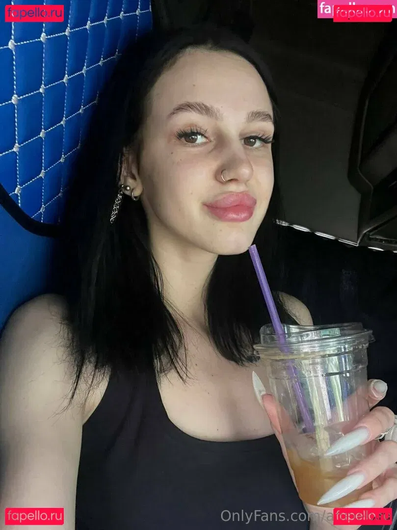 adelebee Onlyfans Photo Gallery 