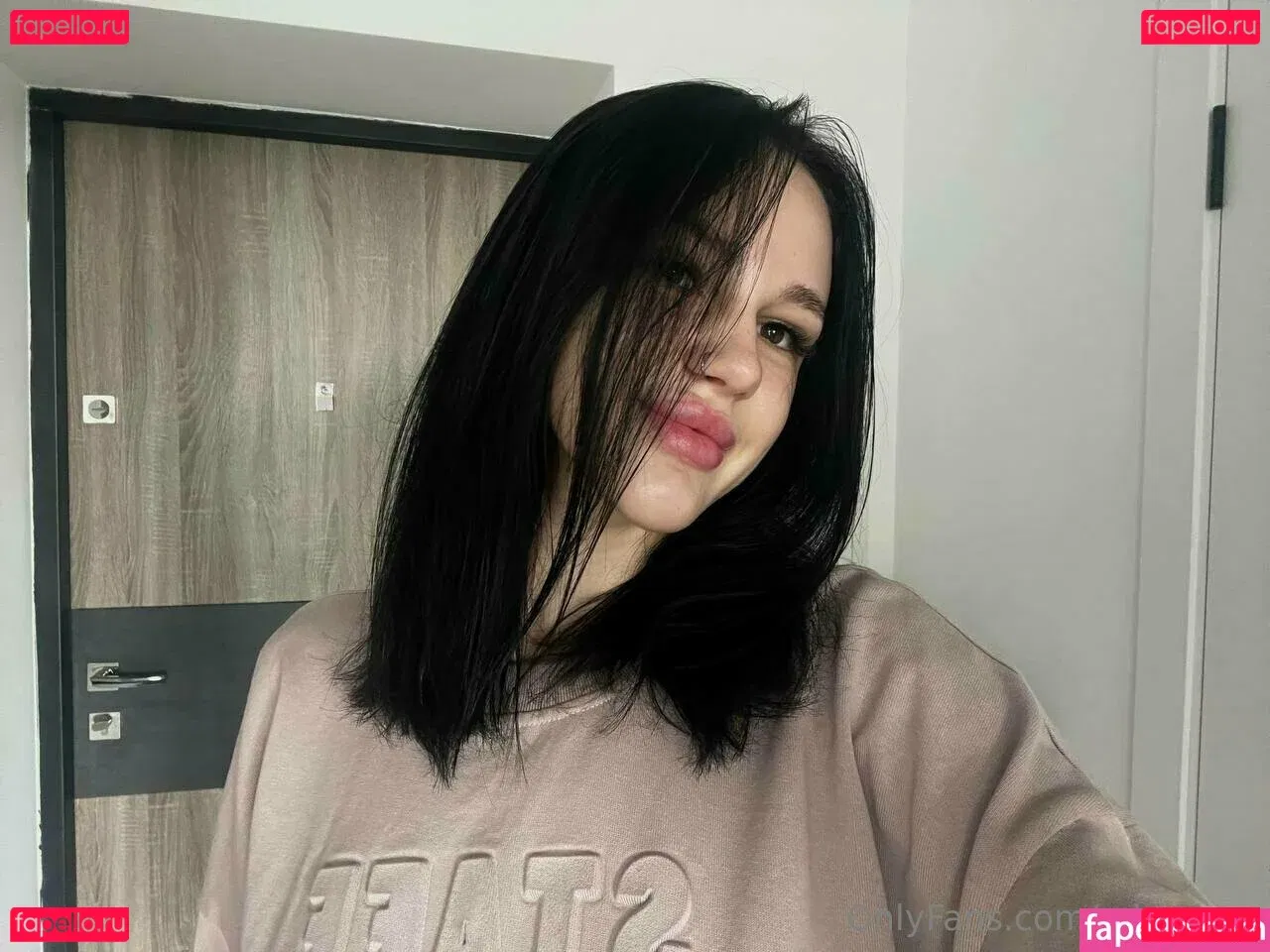 adelebee Onlyfans Photo Gallery 