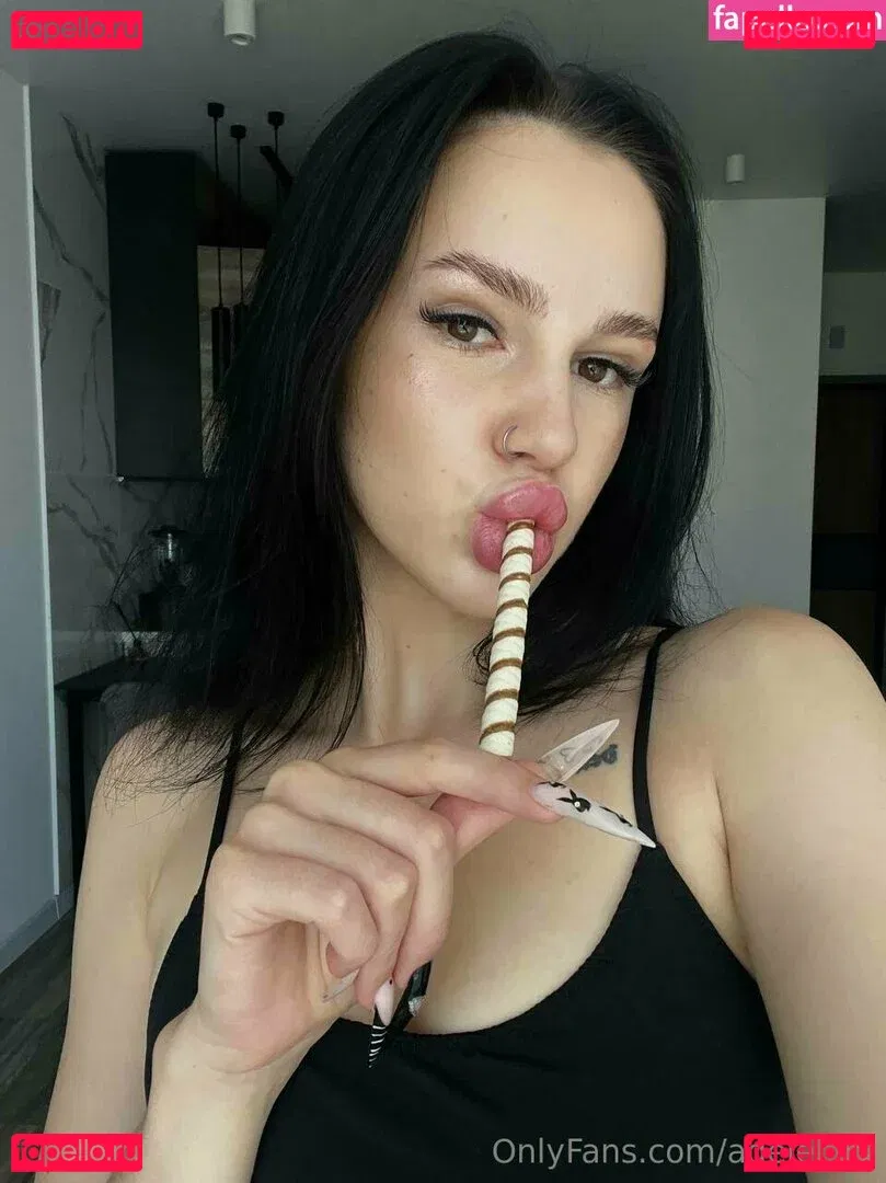 adelebee Onlyfans Photo Gallery 