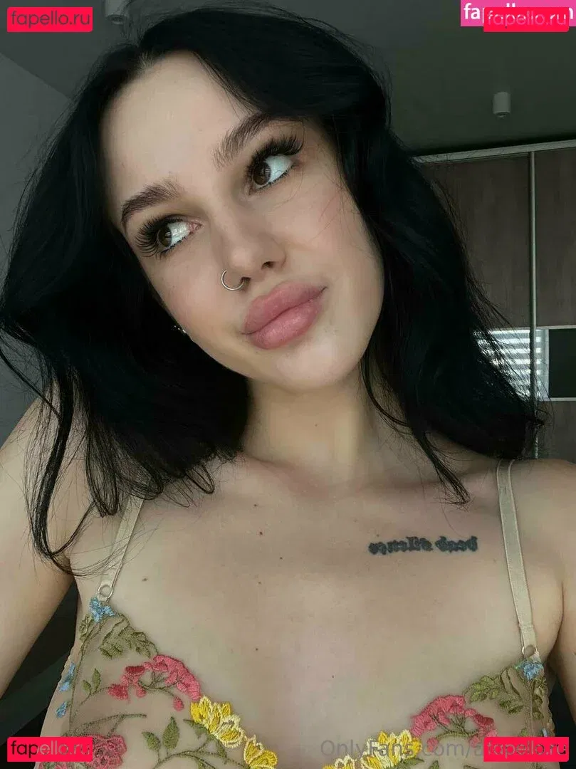adelebee Onlyfans Photo Gallery 