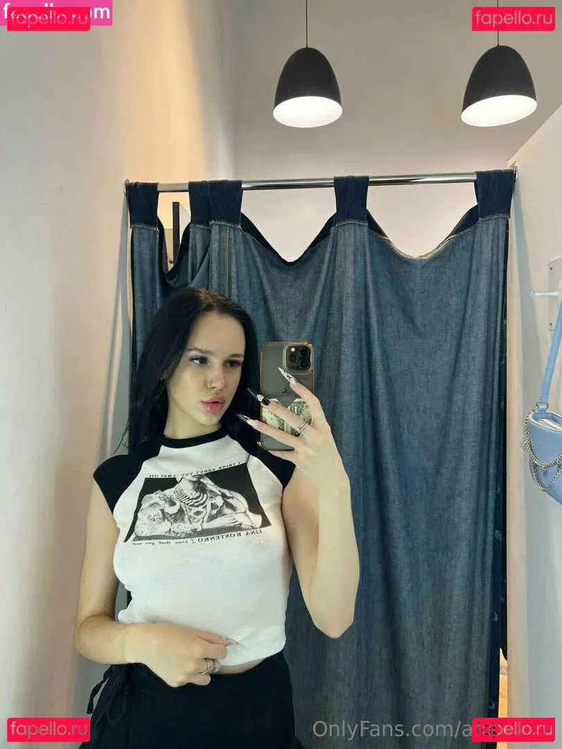 adelebee Onlyfans Photo Gallery 