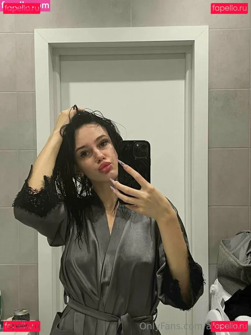 adelebee Onlyfans Photo Gallery 