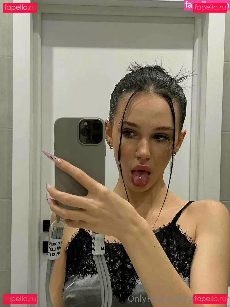 adelebee Onlyfans Photo Gallery 