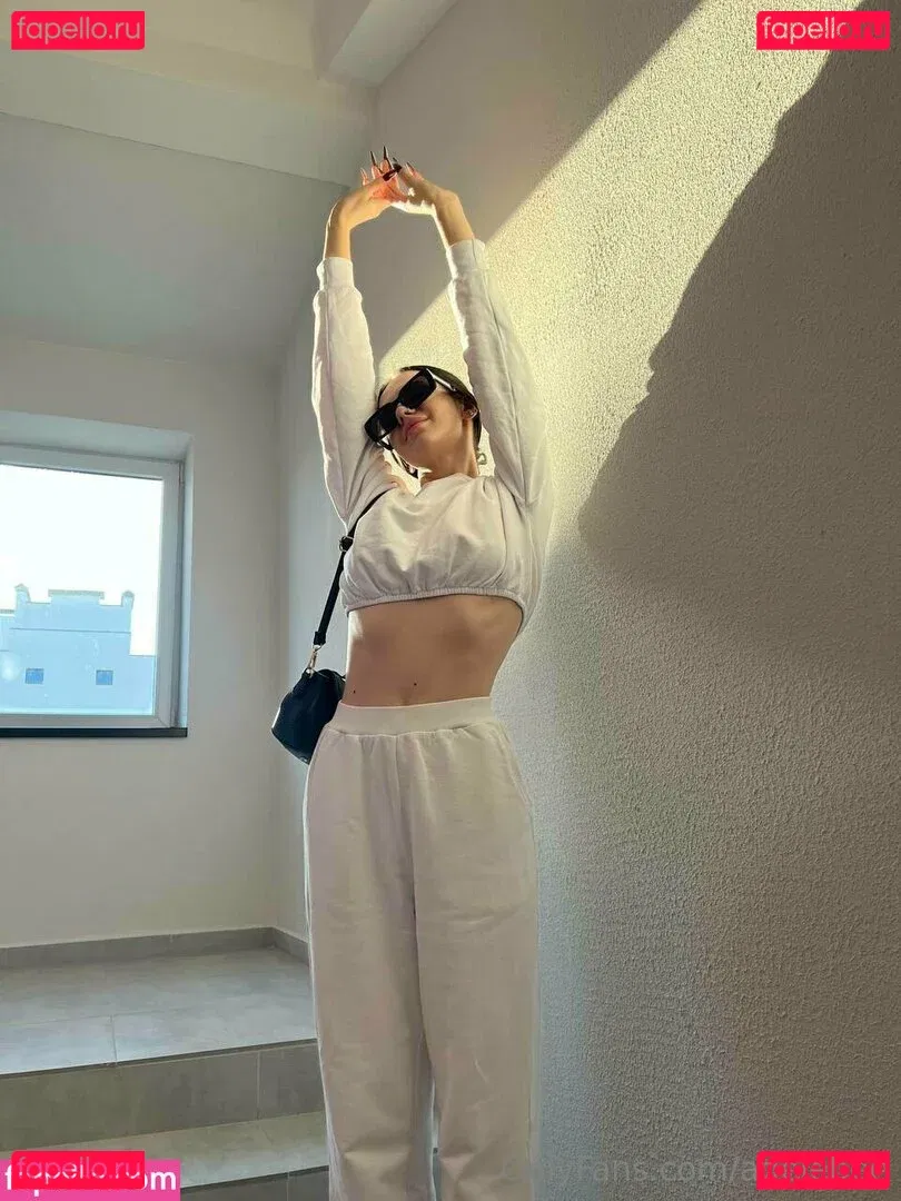 adelebee Onlyfans Photo Gallery 