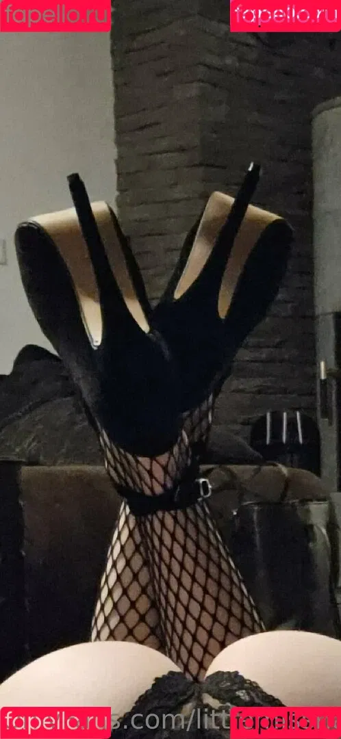 littlemissnaughtytw Onlyfans Photo Gallery 