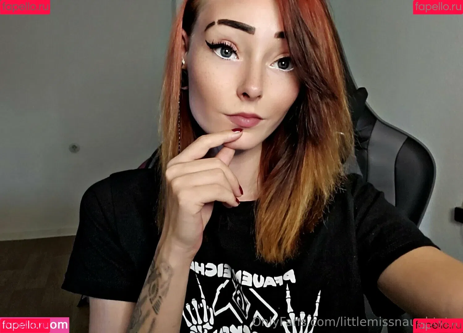 littlemissnaughtytw Onlyfans Photo Gallery 