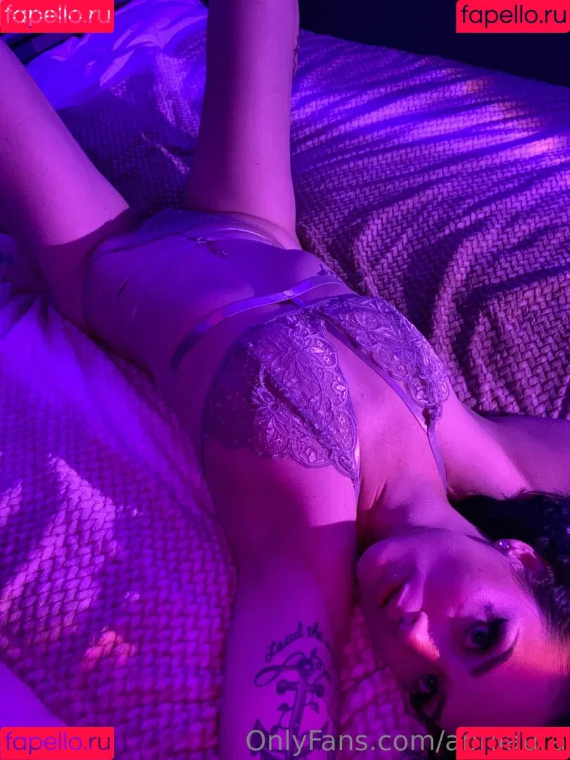 aprilaura Onlyfans Photo Gallery 