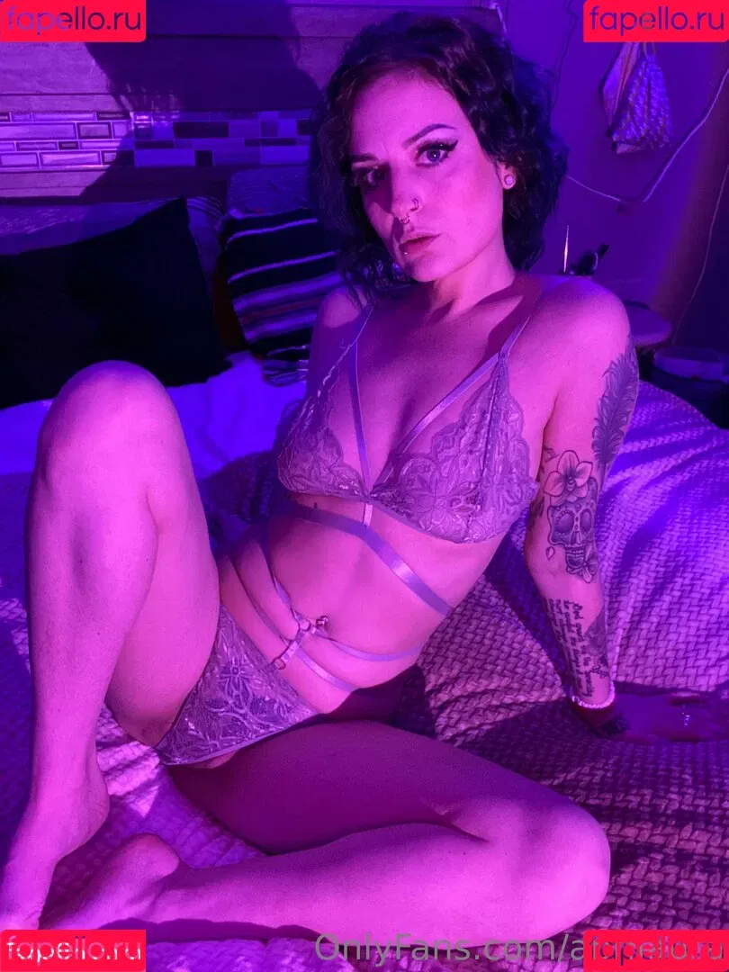 aprilaura Onlyfans Photo Gallery 