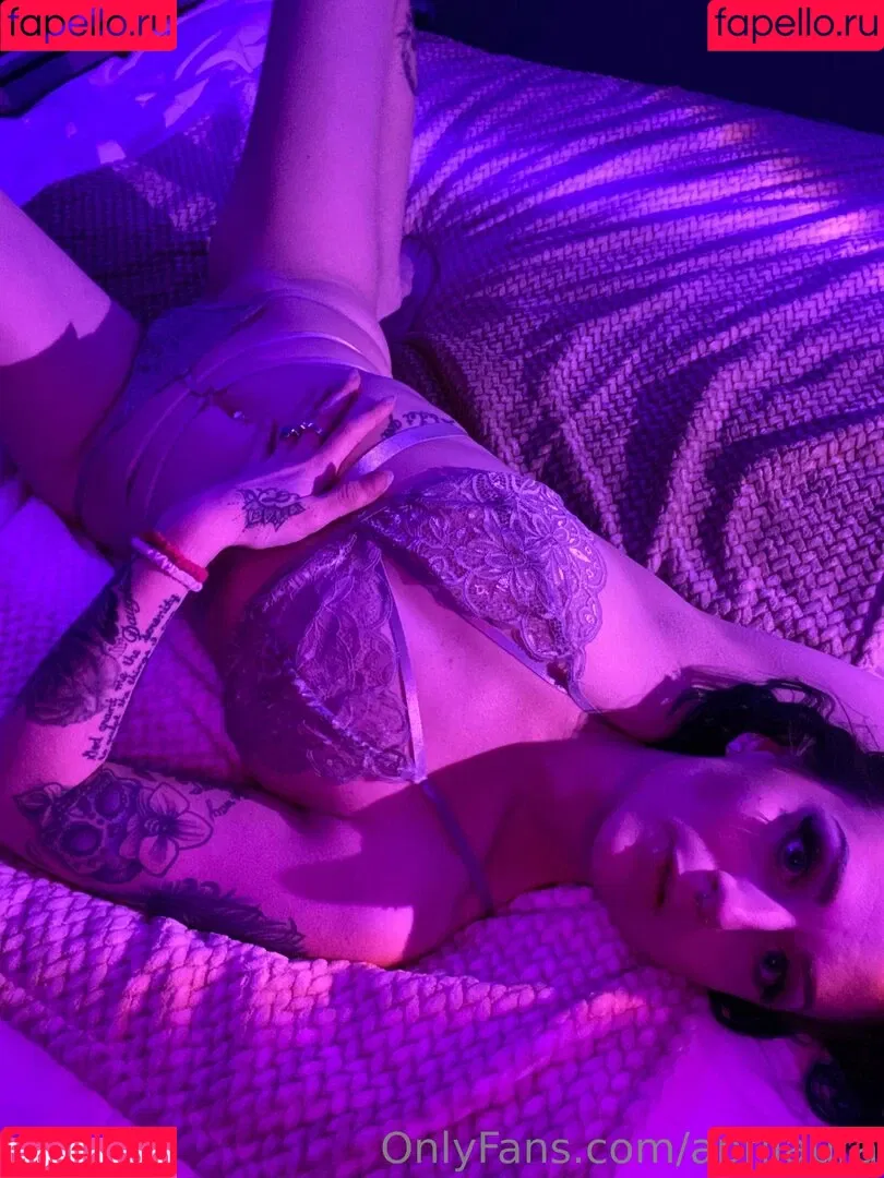 aprilaura Onlyfans Photo Gallery 