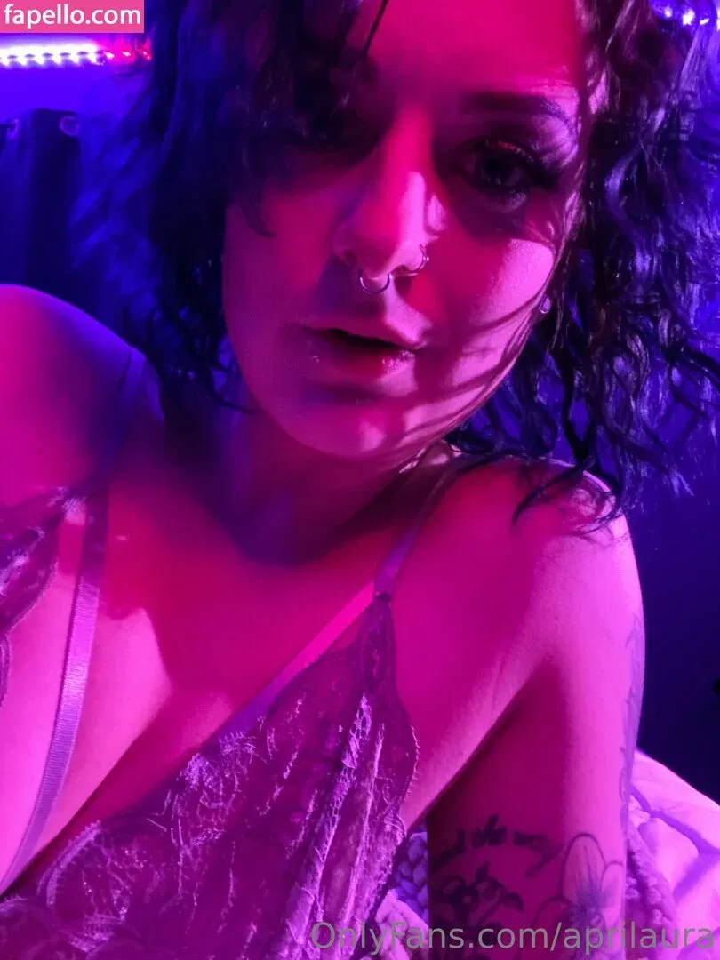 aprilaura Onlyfans Photo Gallery 