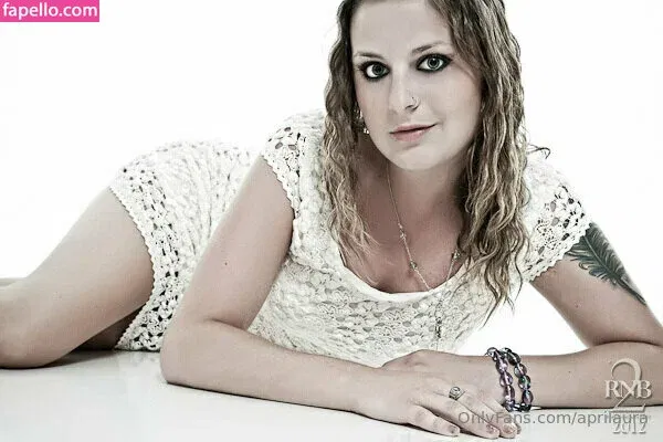 aprilaura Onlyfans Photo Gallery 