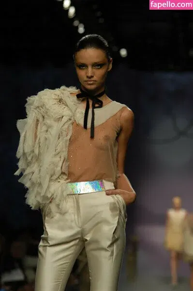 Miranda Kerr Onlyfans Photo Gallery 