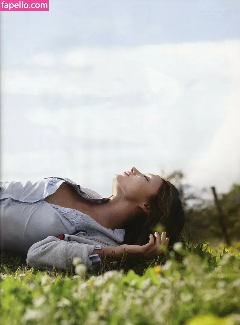 Miranda Kerr Onlyfans Photo Gallery 