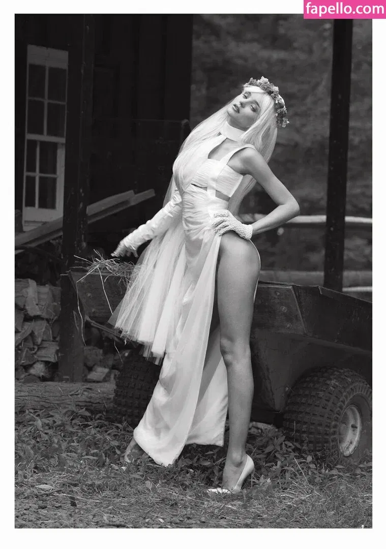 Miranda Kerr Onlyfans Photo Gallery 