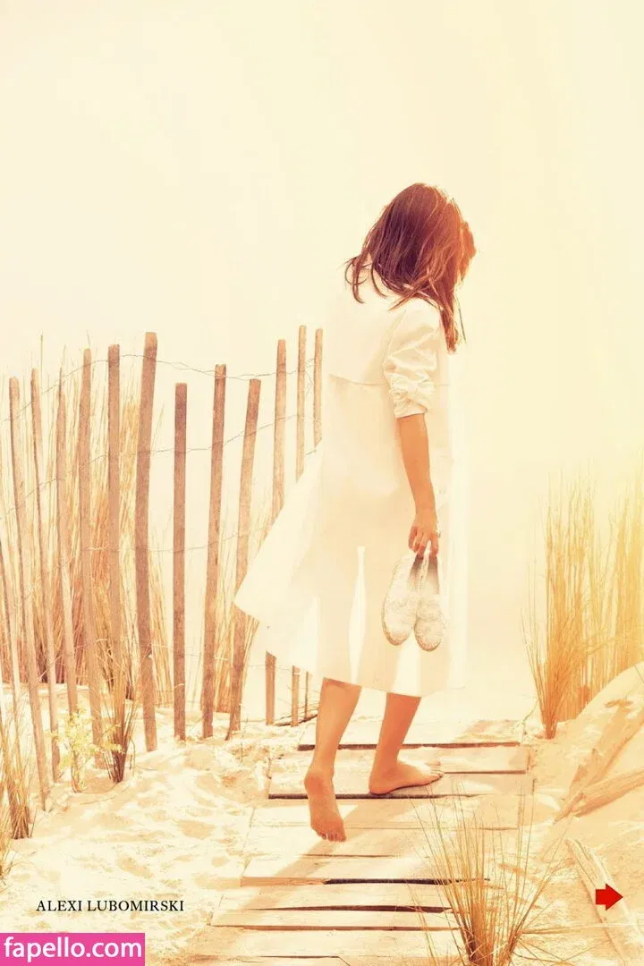 Miranda Kerr Onlyfans Photo Gallery 