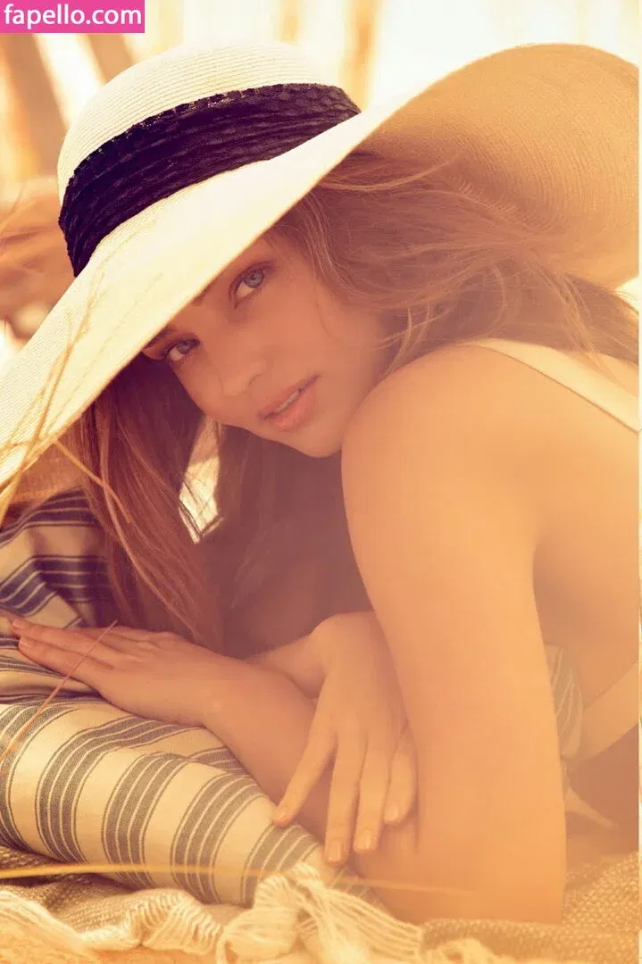 Miranda Kerr Onlyfans Photo Gallery 