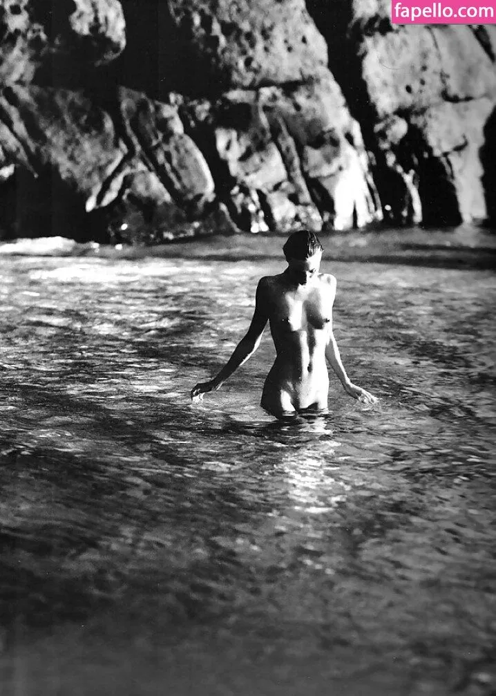 Miranda Kerr Onlyfans Photo Gallery 