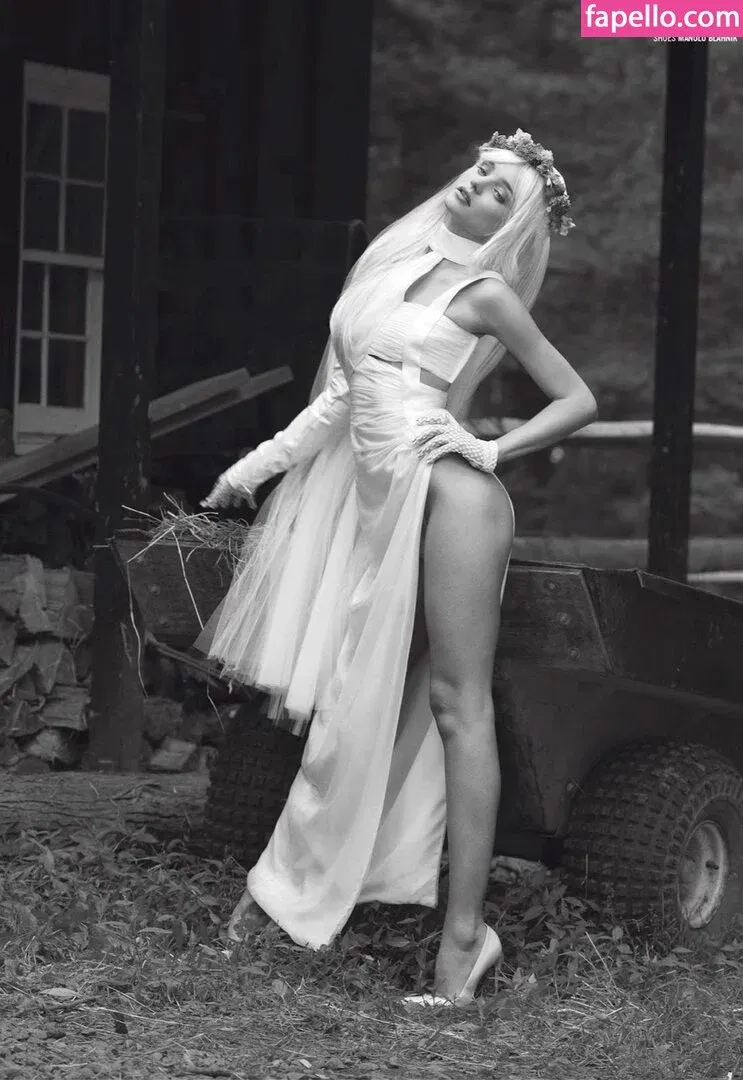 Miranda Kerr Onlyfans Photo Gallery 