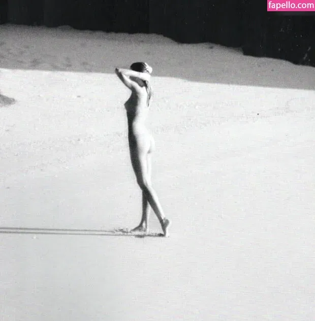 Miranda Kerr Onlyfans Photo Gallery 