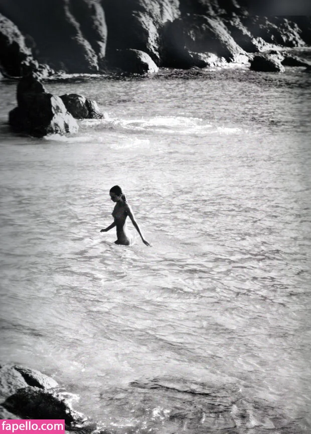 Miranda Kerr Onlyfans Photo Gallery 