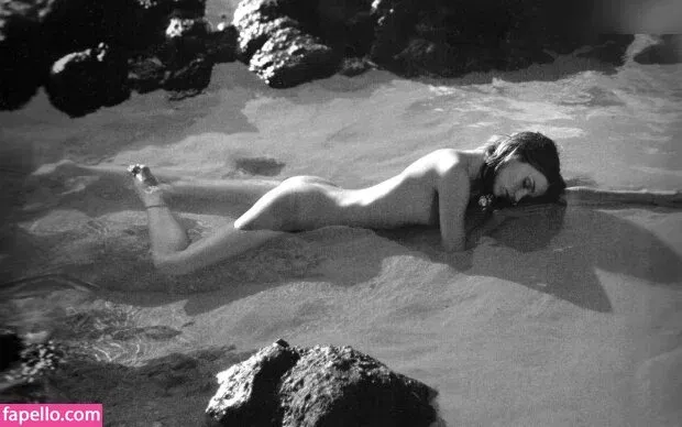 Miranda Kerr Onlyfans Photo Gallery 