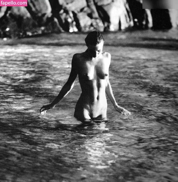 Miranda Kerr Onlyfans Photo Gallery 