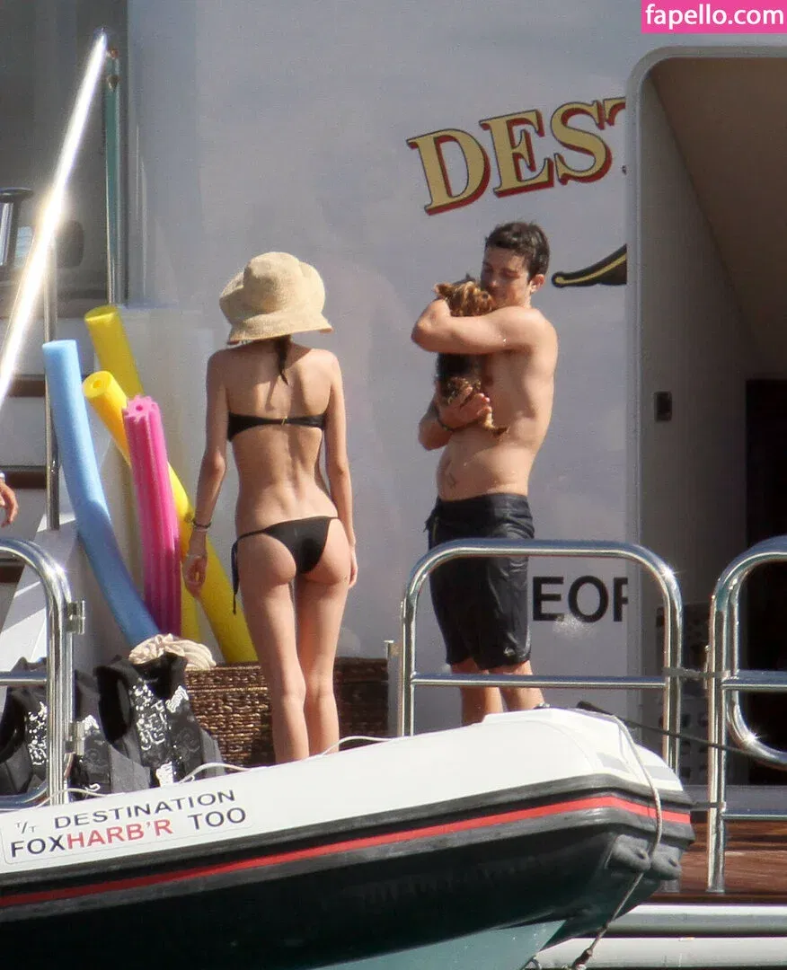 Miranda Kerr Onlyfans Photo Gallery 