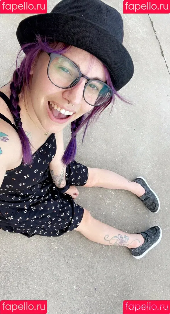 petitetreat_ Onlyfans Photo Gallery 