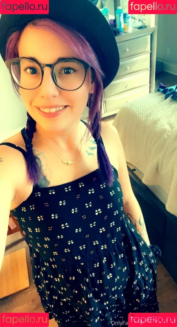 petitetreat_ Onlyfans Photo Gallery 
