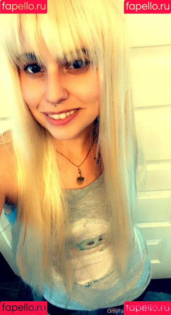 petitetreat_ Onlyfans Photo Gallery 